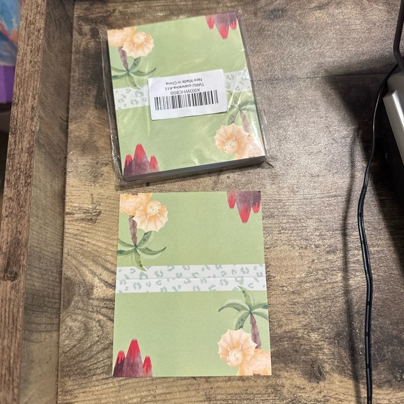 Dinosaur Themed  Place Cards - New - Picture 2 of 7